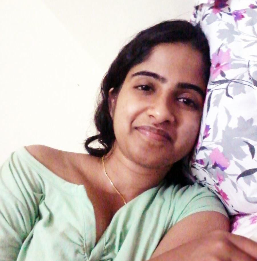 25P Desi wife poonam