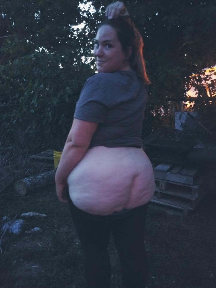 7P Wife showing ass outdoors