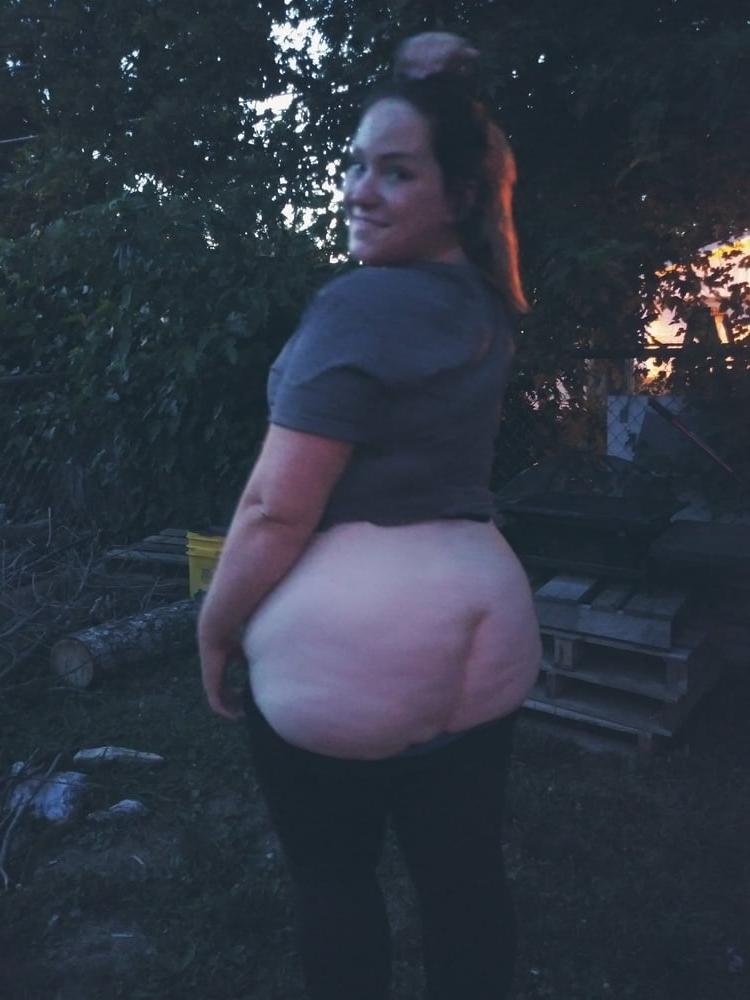 7P Wife showing ass outdoors