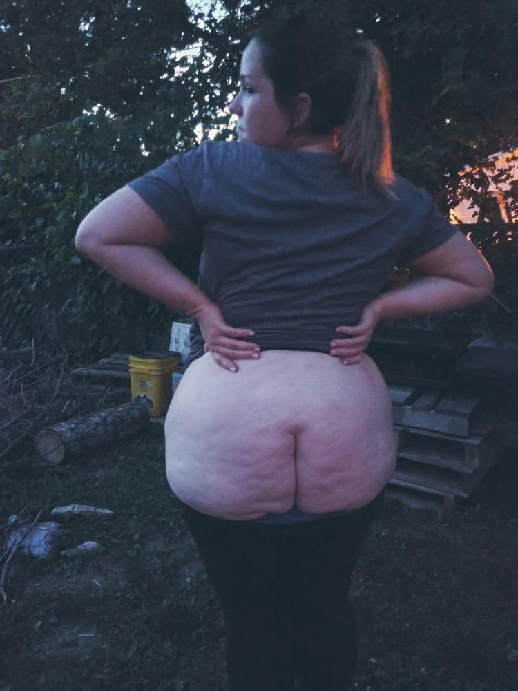 7P Wife showing ass outdoors