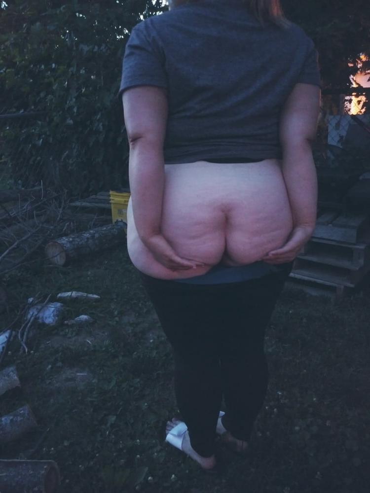 7P Wife showing ass outdoors