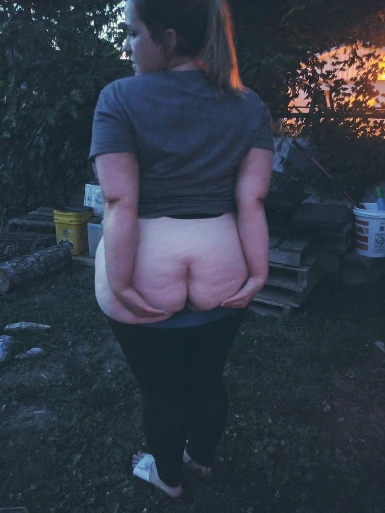 7P Wife showing ass outdoors