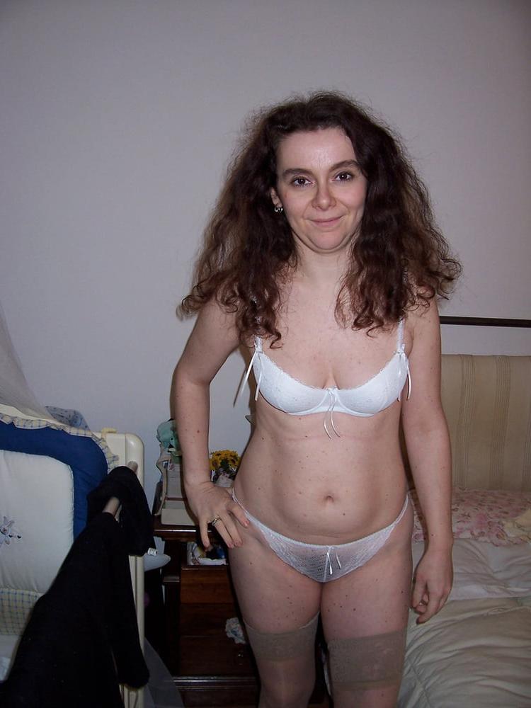 25P 4. Italian wife exposed