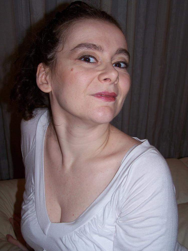 25P 4. Italian wife exposed