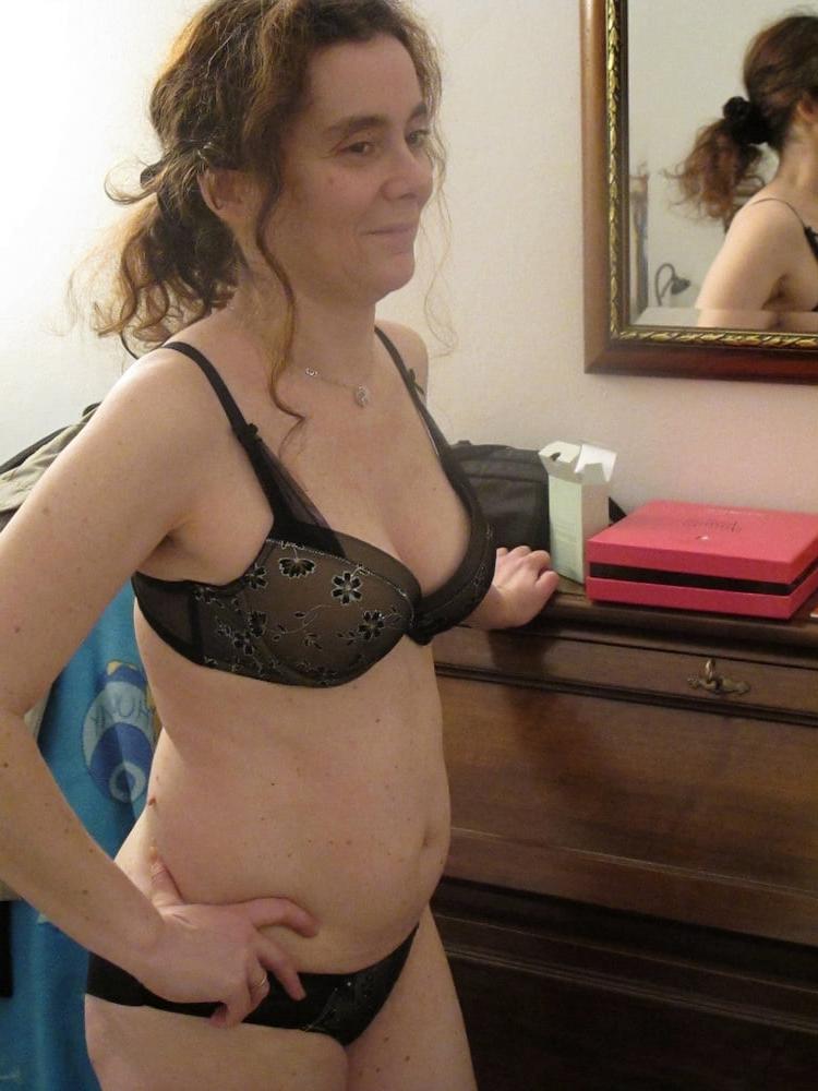 25P 4. Italian wife exposed