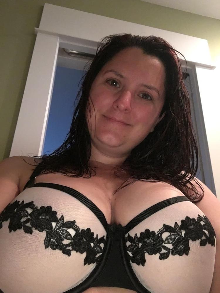 25P BBW Wife Exposed