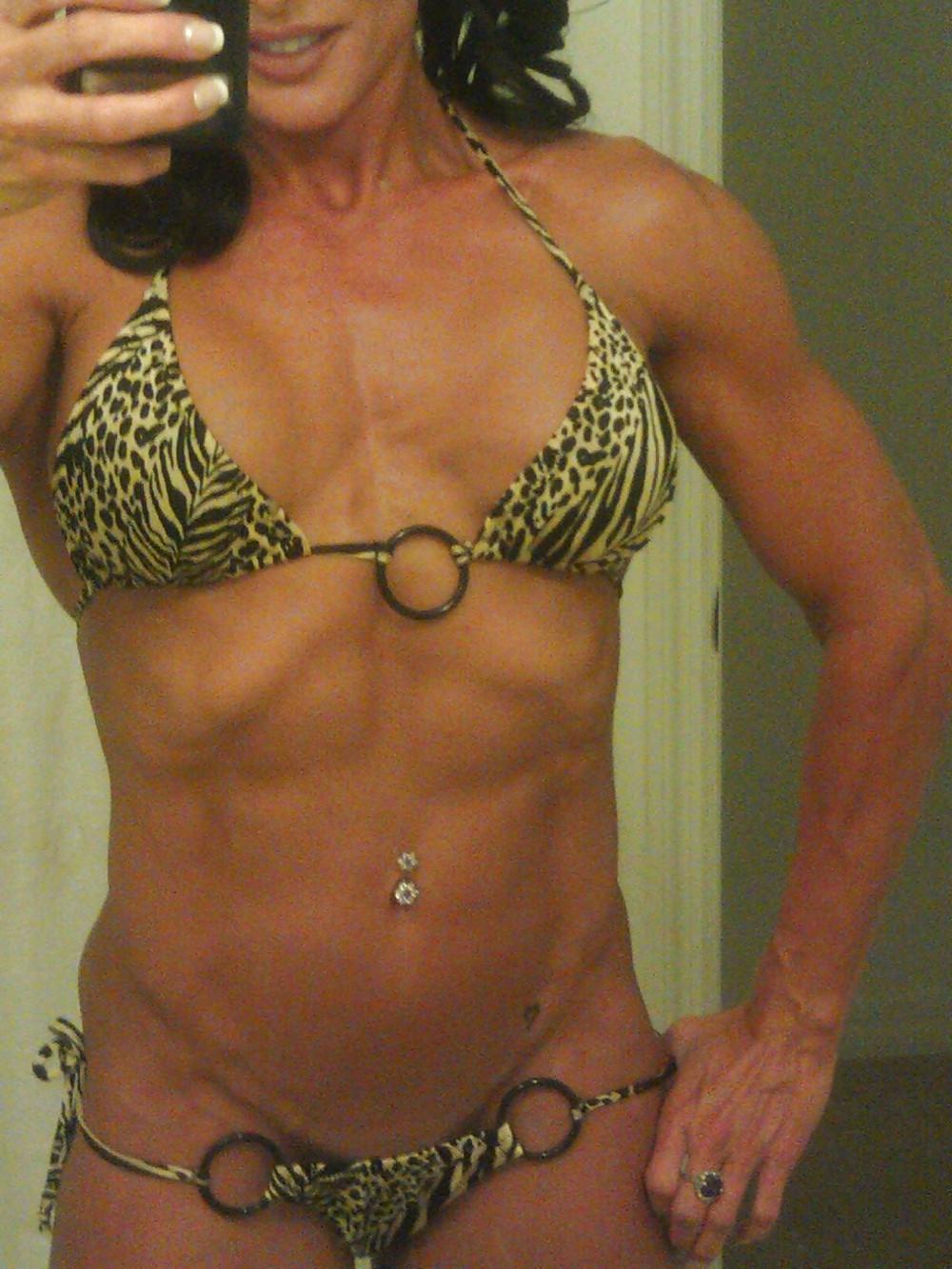 25P Hard Bodies( fit and very muscled babes)