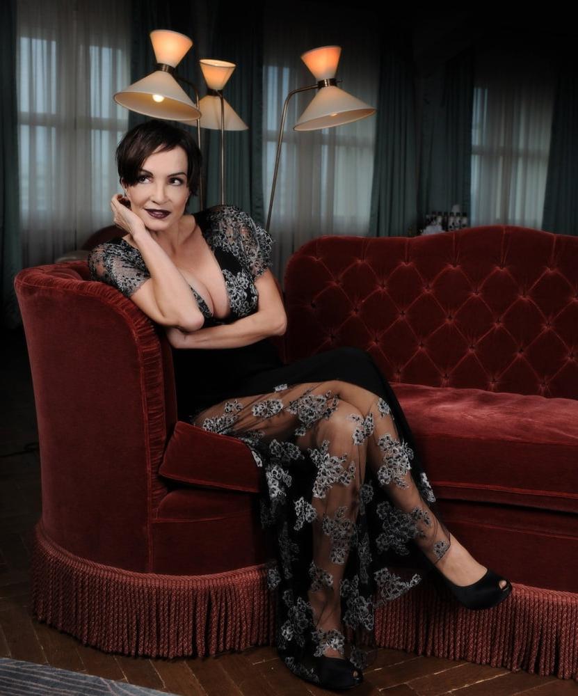 25P German Actress Anouschka Renzi