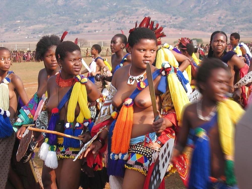 25P Afrincan Tribes - Bunch of Beautiful Women