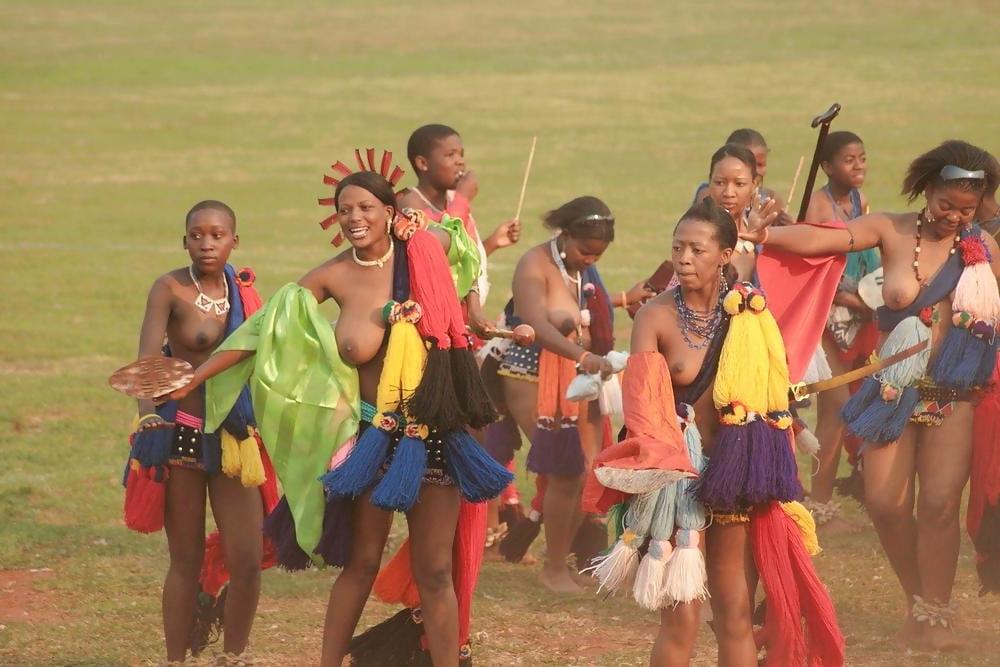 25P Afrincan Tribes - Bunch of Beautiful Women