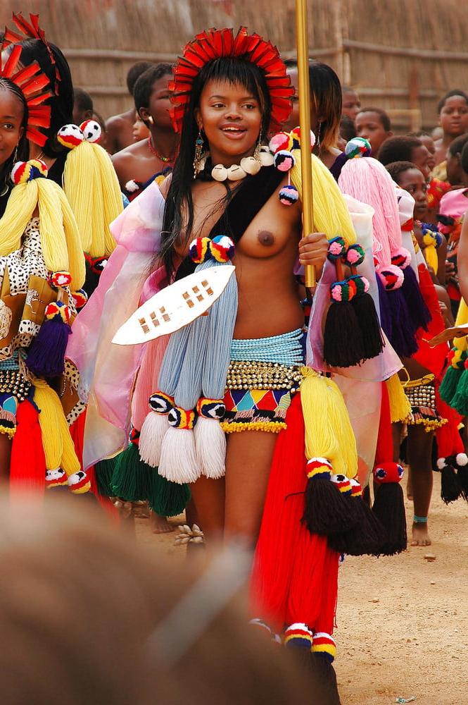 25P Afrincan Tribes - Bunch of Beautiful Women
