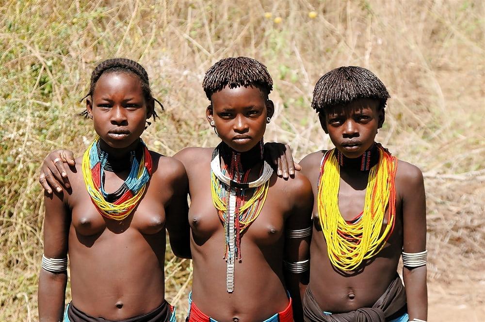 25P Afrincan Tribes - Bunch of Beautiful Women