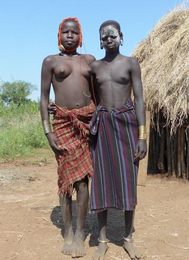 25P Afrincan Tribes - Bunch of Beautiful Women