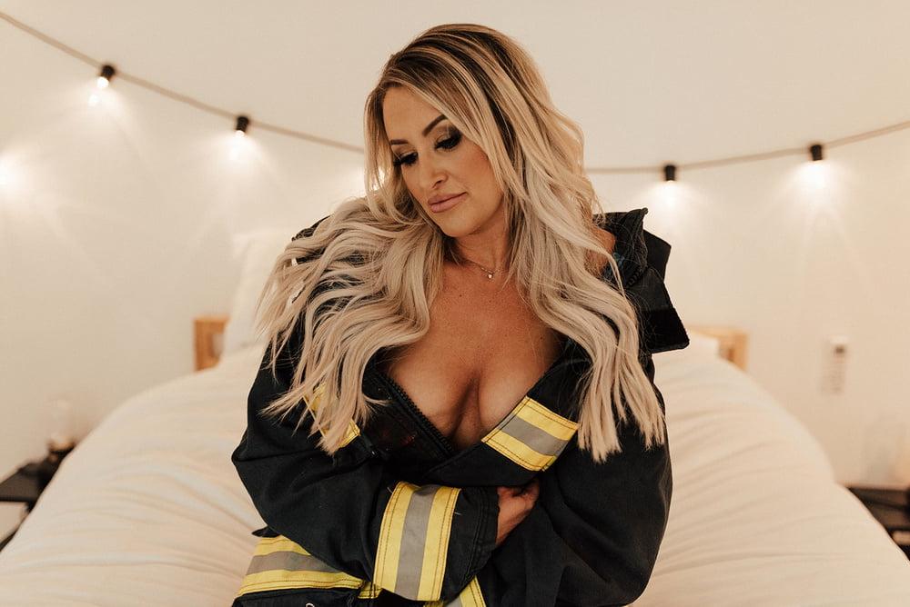 25P Wife Johnson Boudoir