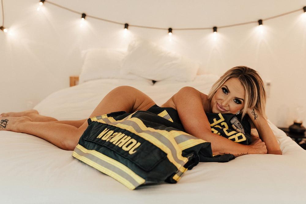 25P Wife Johnson Boudoir