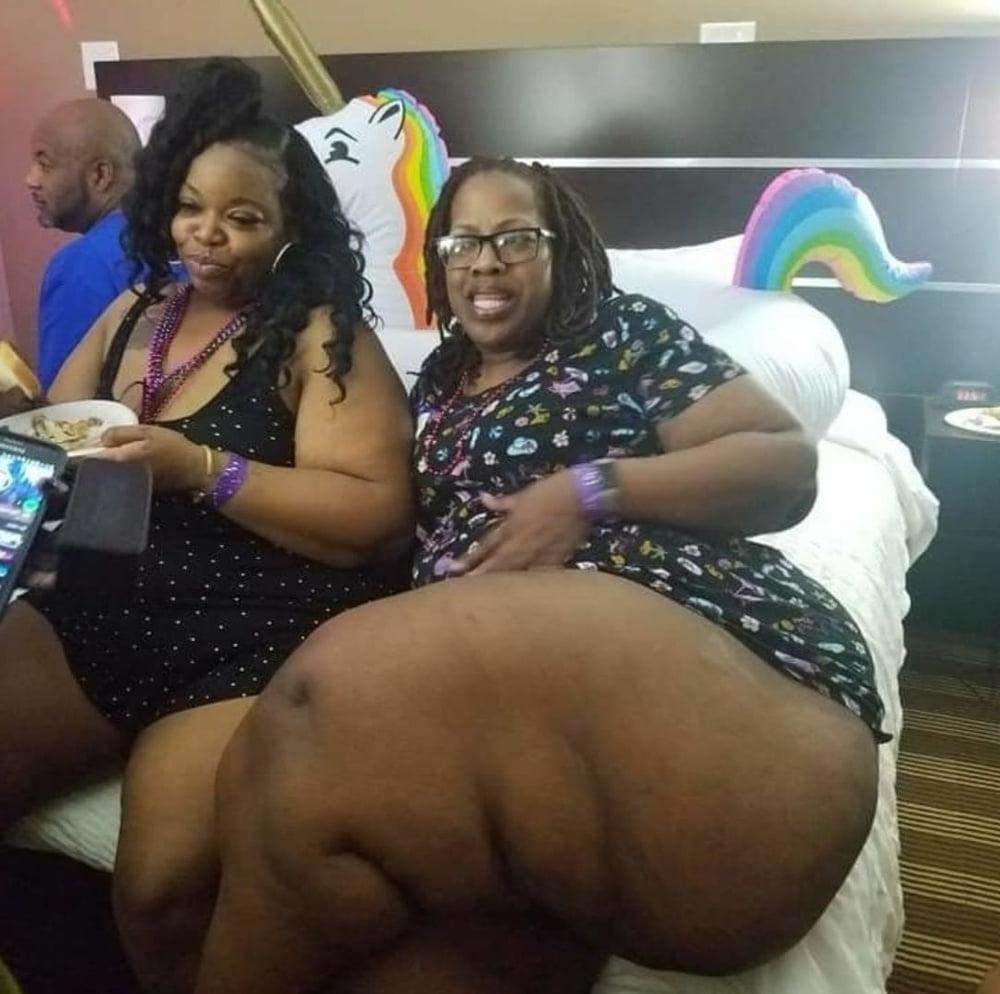 25P Big Bouncy Ass and Tits