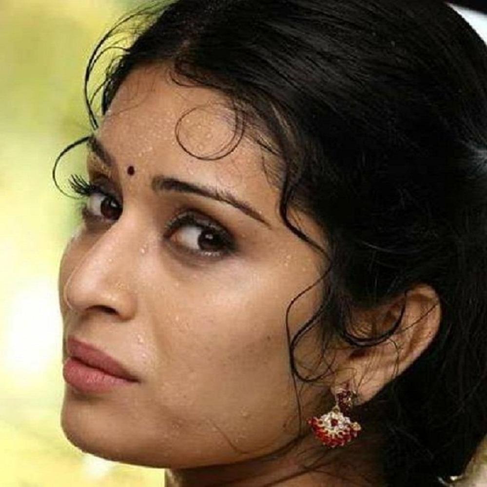 25P Sweaty Indian Aunties Nude &amp; Non-Nude collection