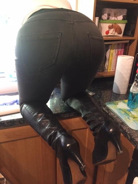 25P Sexy arse and boots