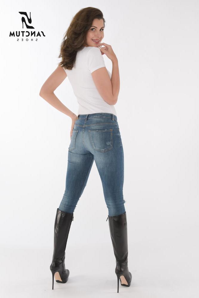 25P Sexy arse and boots