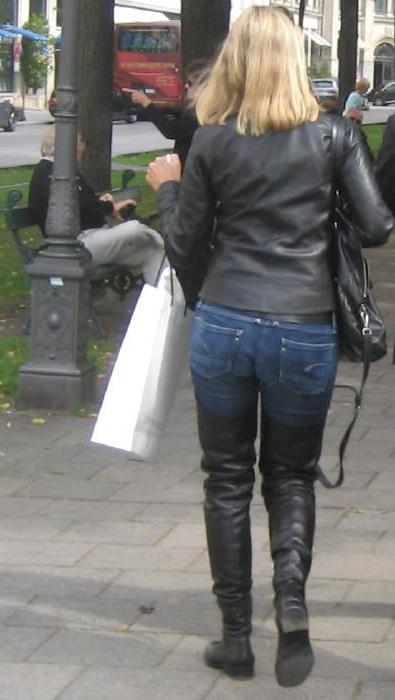25P Sexy arse and boots