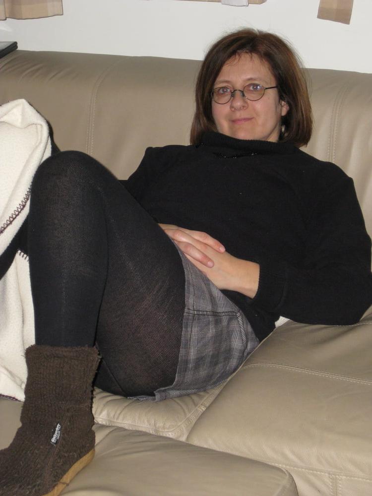 25P Pantyhosed Mature Belgium Wife