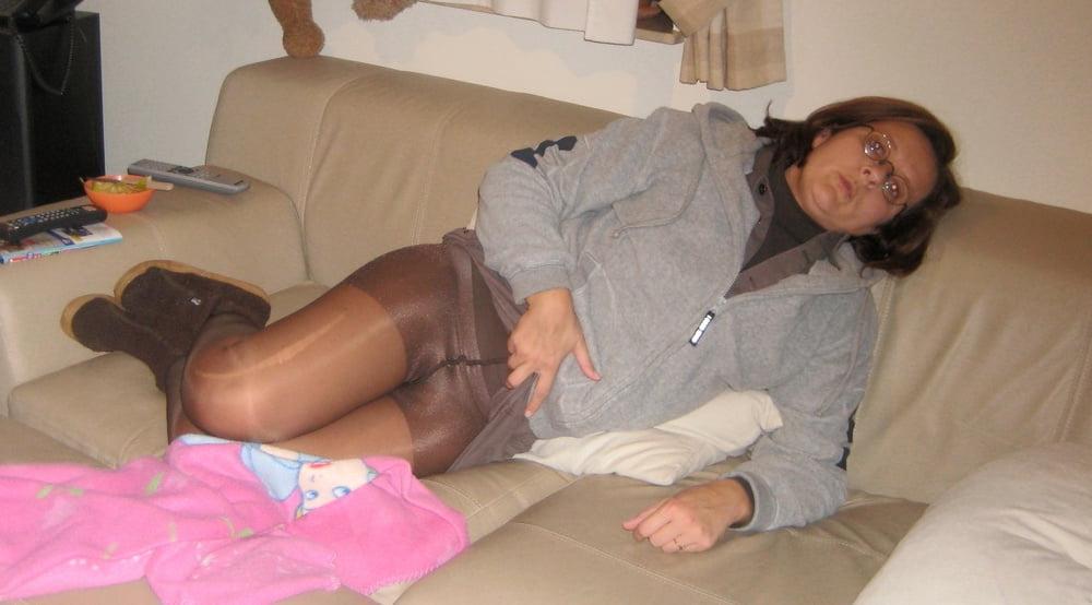 25P Pantyhosed Mature Belgium Wife