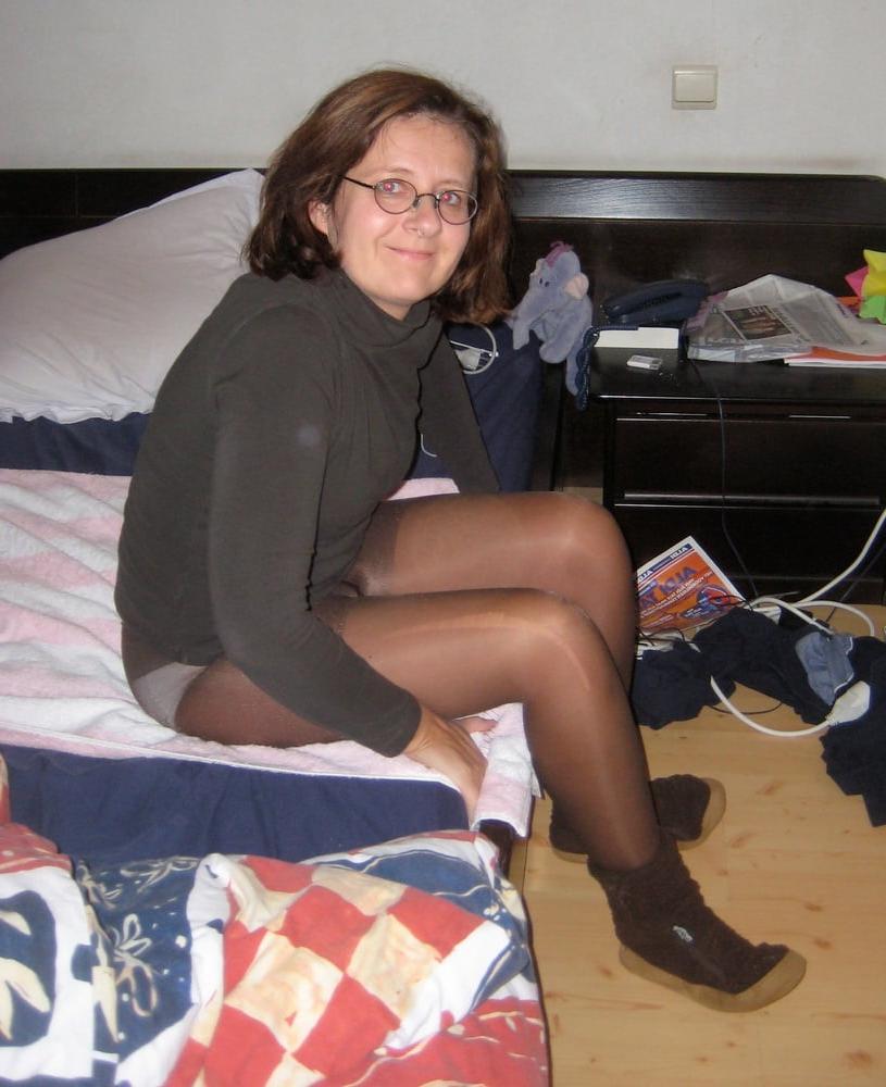 25P Pantyhosed Mature Belgium Wife