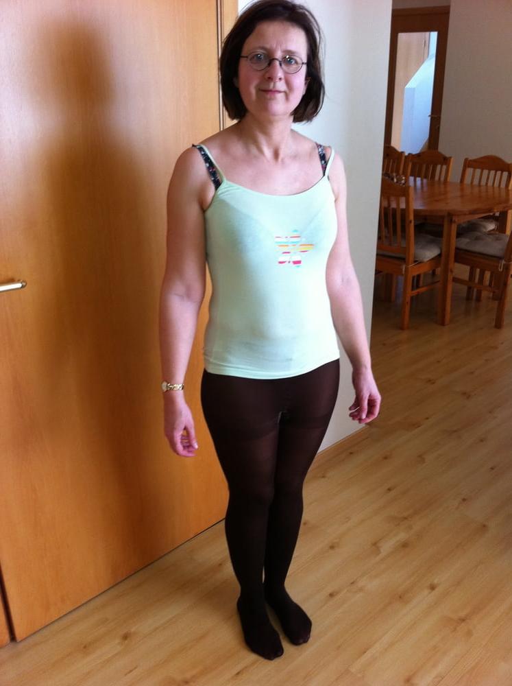 25P Pantyhosed Mature Belgium Wife