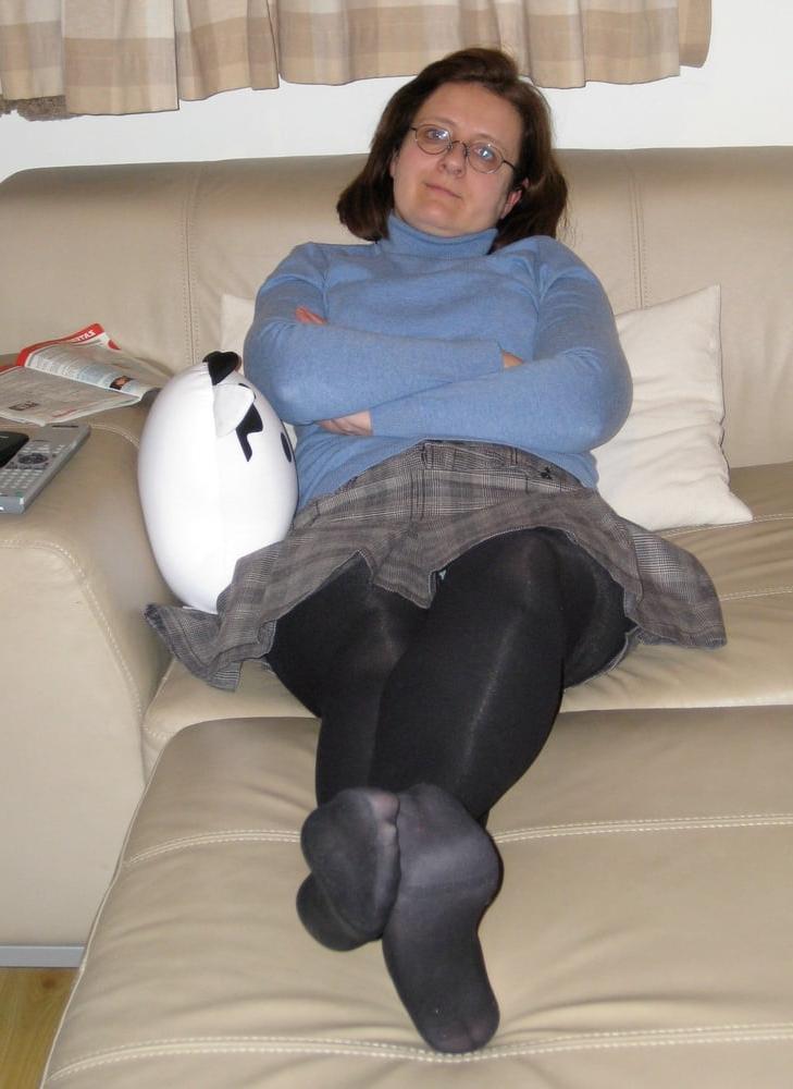25P Pantyhosed Mature Belgium Wife
