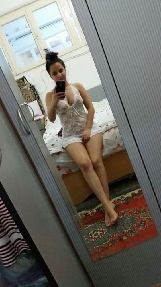 9P Egyptian girl