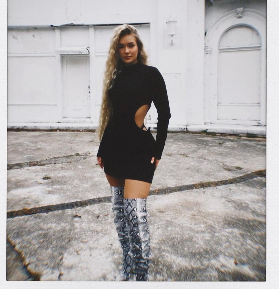 25P Bailey sexy bimbo instagram slut with big ass cute face