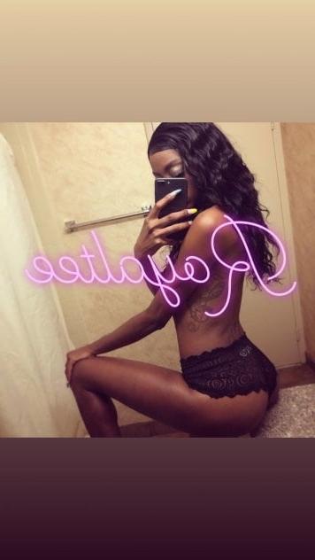 8P Royaltee American Escort