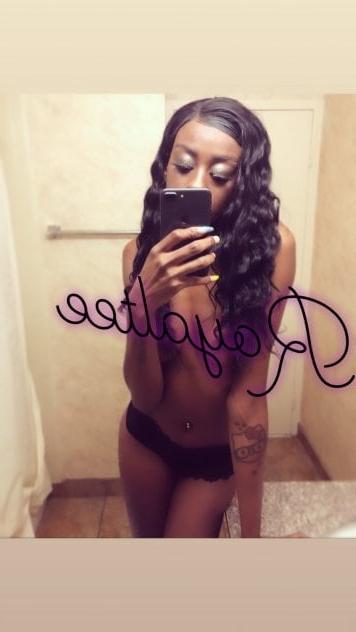 8P Royaltee American Escort