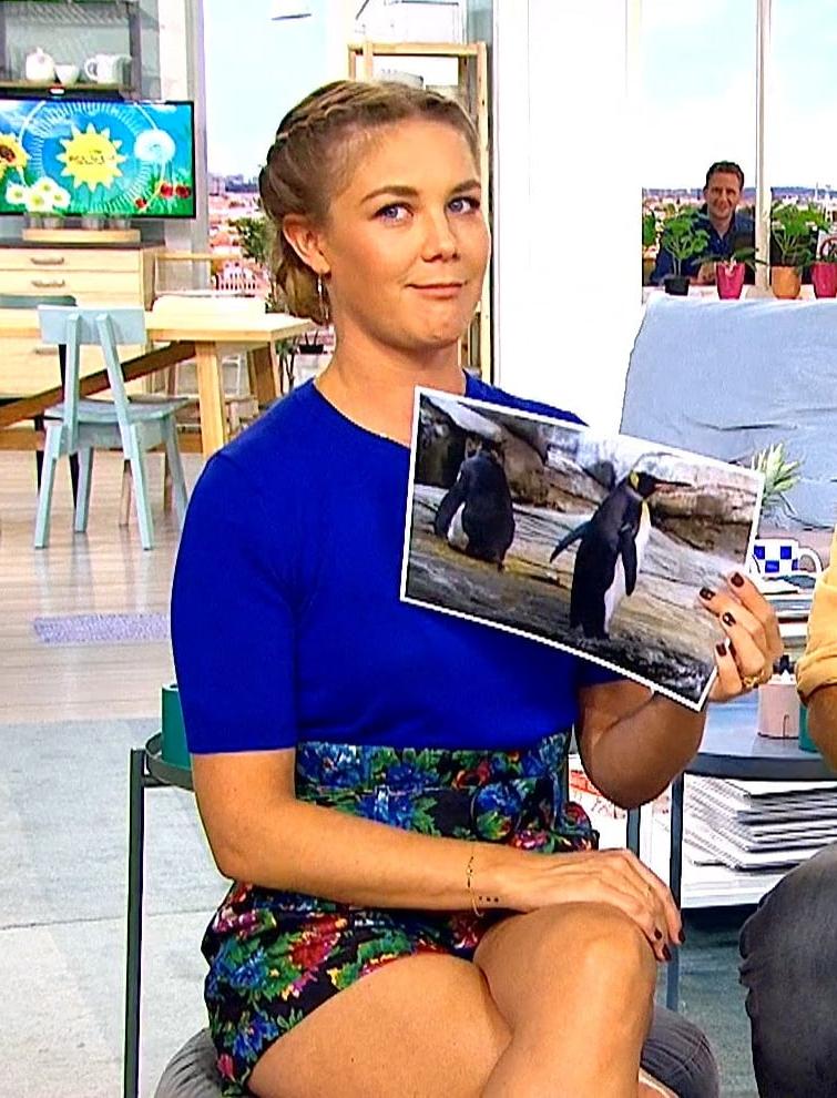25P German TV Milf Alina Merkau