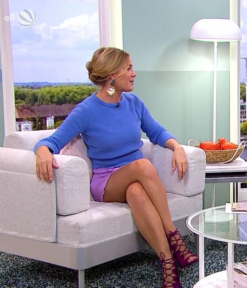 25P German TV Milf Alina Merkau