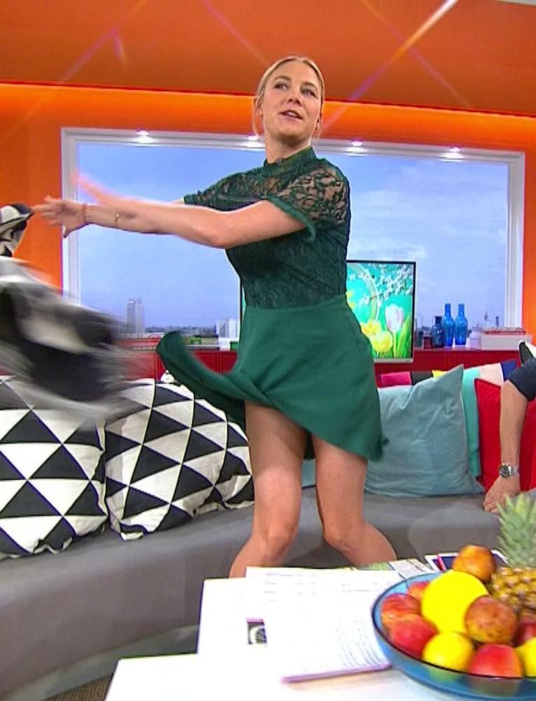 25P German TV Milf Alina Merkau