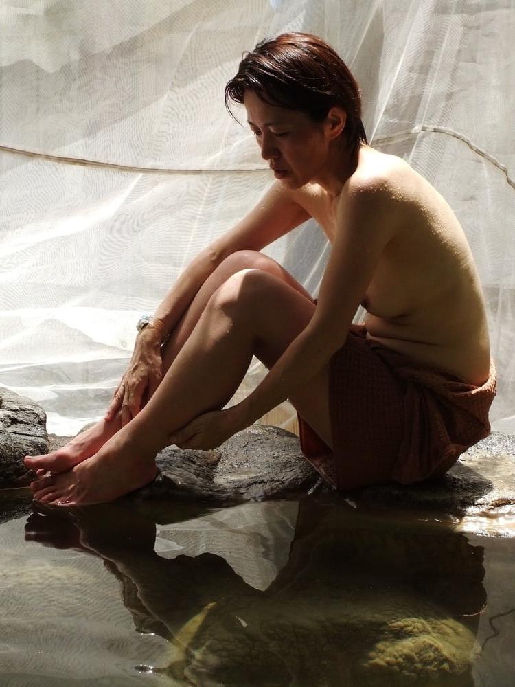 25P Japanese wife Shizuko outdoor bathing #004