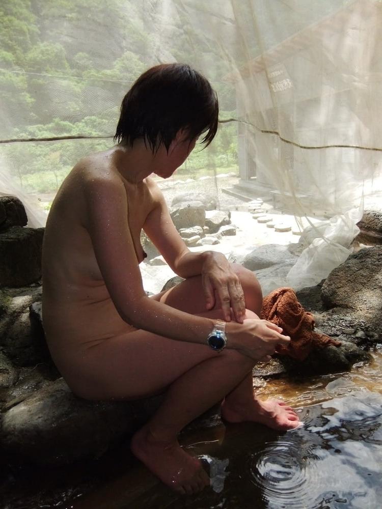 25P Japanese wife Shizuko outdoor bathing #004