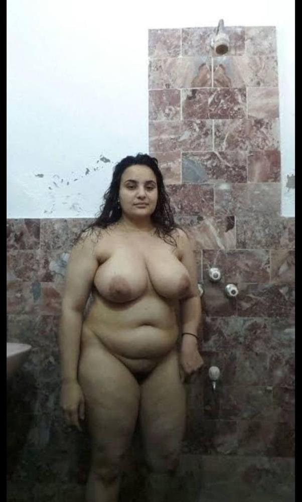 5P Hot chubby wife exposed