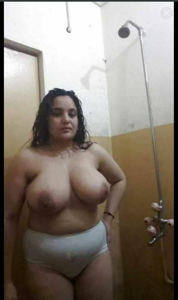5P Hot chubby wife exposed