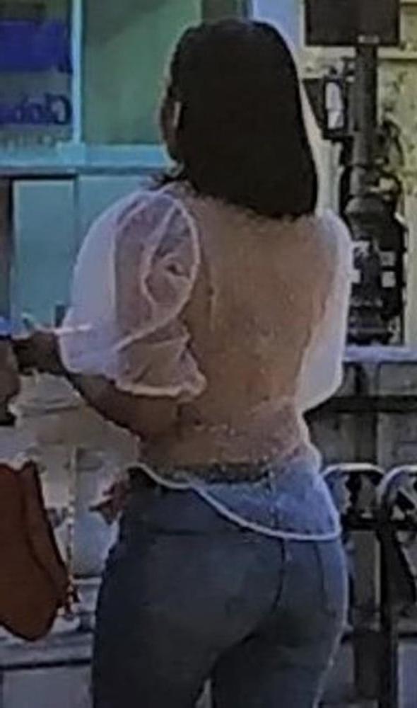 24P A french ebony girl pulling up her jeans !