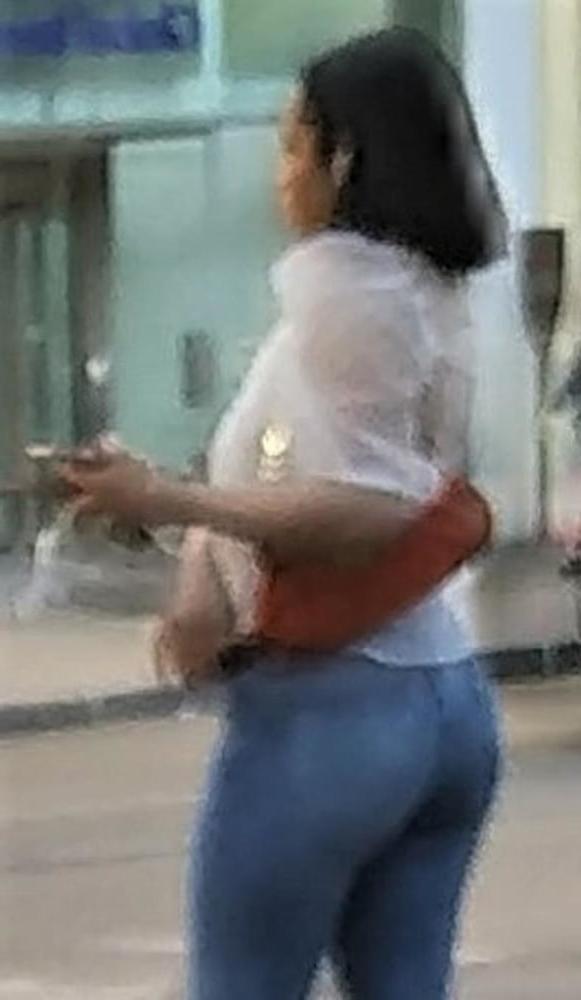 24P A french ebony girl pulling up her jeans !