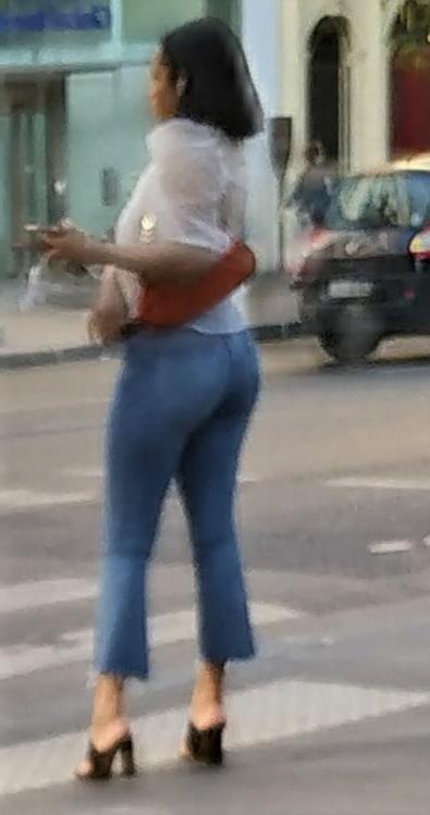 24P A french ebony girl pulling up her jeans !