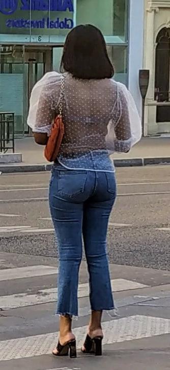 24P A french ebony girl pulling up her jeans !