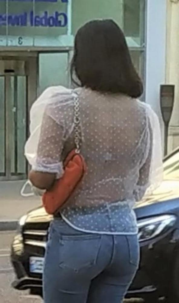 24P A french ebony girl pulling up her jeans !