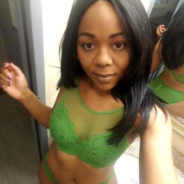 5P Petite Black Escort