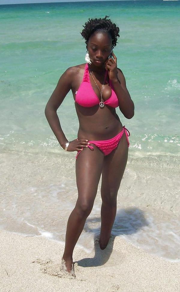 17P Young Ebony Hotties (Bikini Edition)