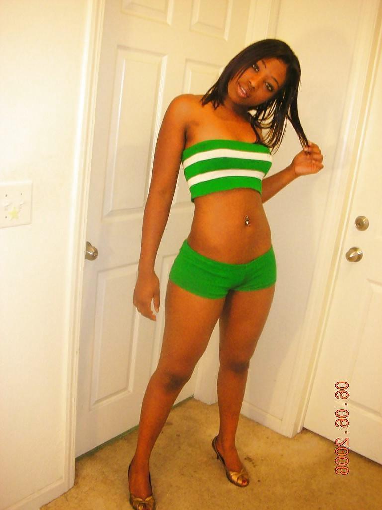 17P Young Ebony Hotties (Bikini Edition)