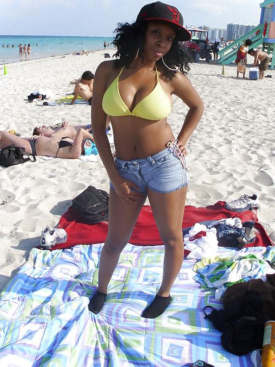 17P Young Ebony Hotties (Bikini Edition)