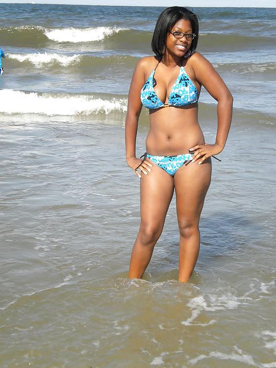 17P Young Ebony Hotties (Bikini Edition)